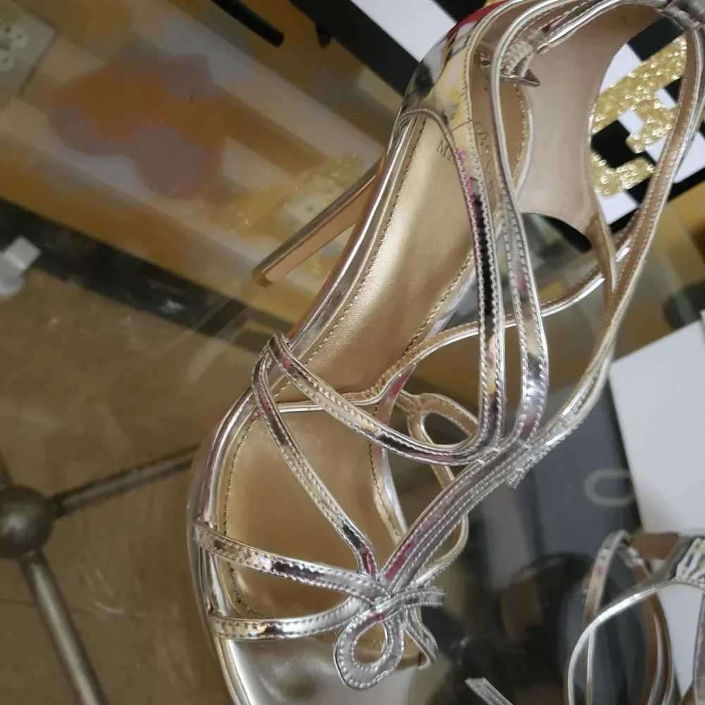 Heels - Picture 4 of 6